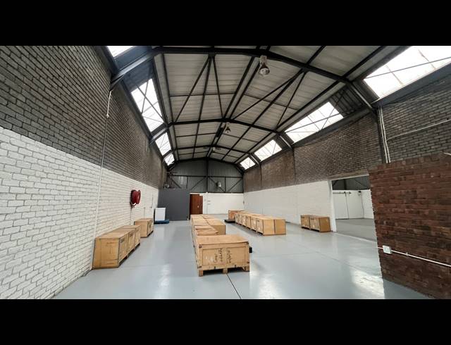 550M² WAREHOUSE TO LET IN SPARTAN